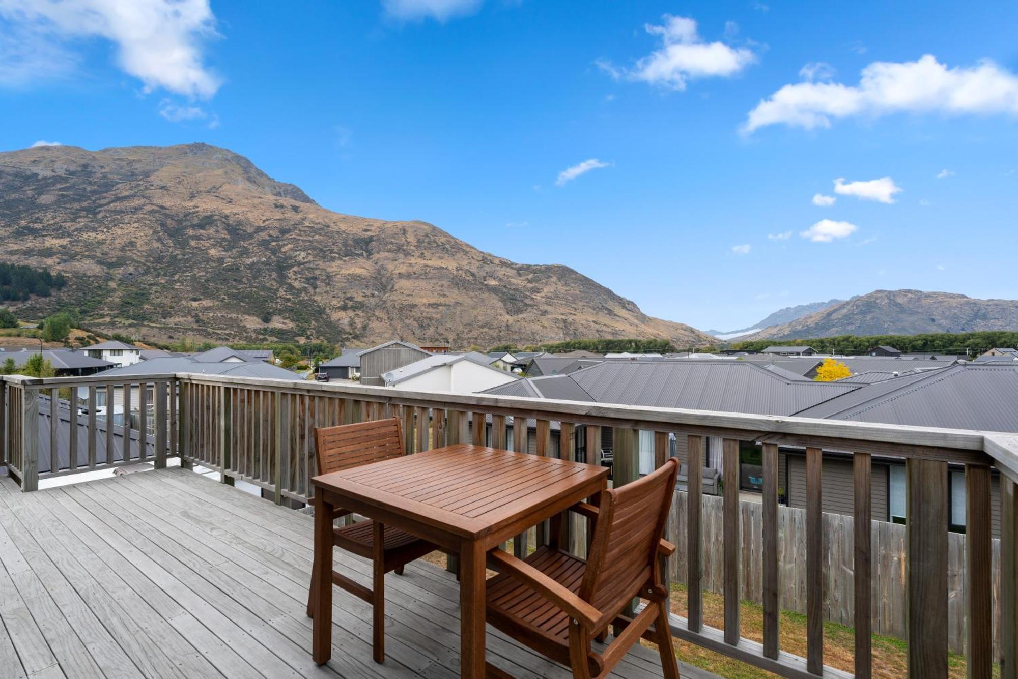 Modern Apartment With Coronet & Remarkables Views Куийнстаун Екстериор снимка