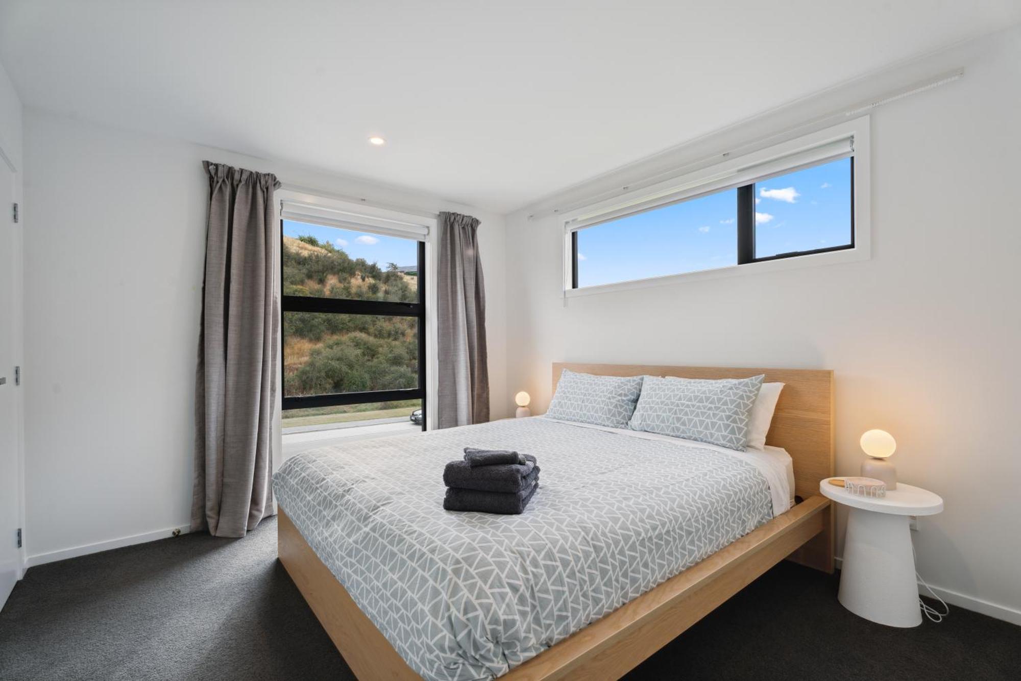 Modern Apartment With Coronet & Remarkables Views Куийнстаун Екстериор снимка