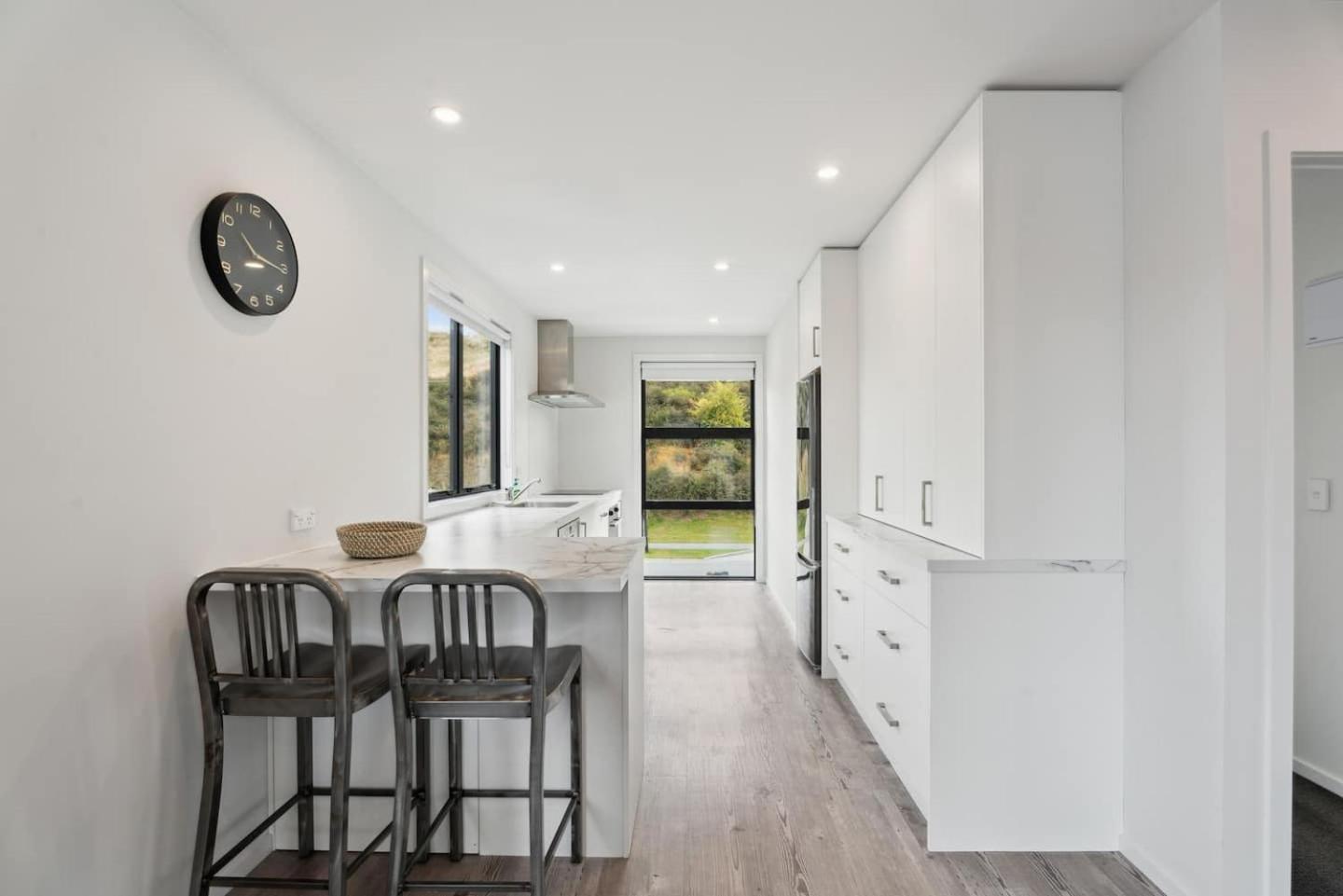 Modern Apartment With Coronet & Remarkables Views Куийнстаун Екстериор снимка