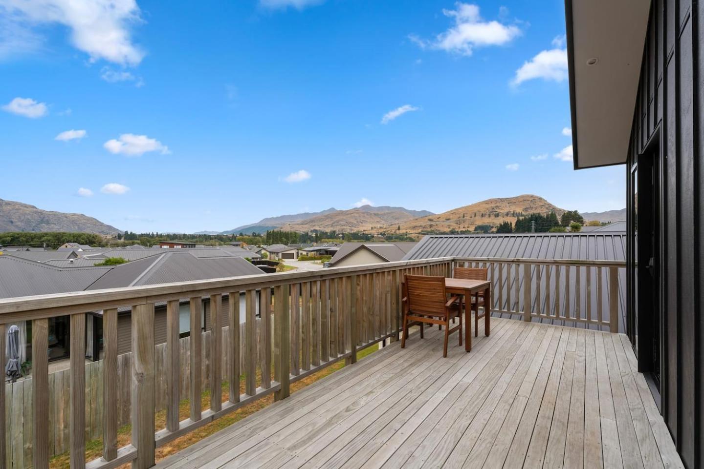 Modern Apartment With Coronet & Remarkables Views Куийнстаун Екстериор снимка